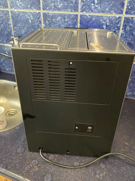 Кафемашина Delonghi Prima Donna с кана за мляко.