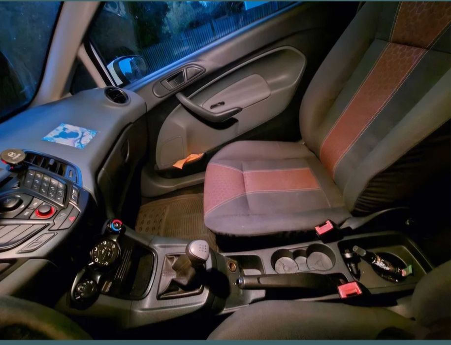 Ford Fiesta 1.6 2010 diesel in 2 usi