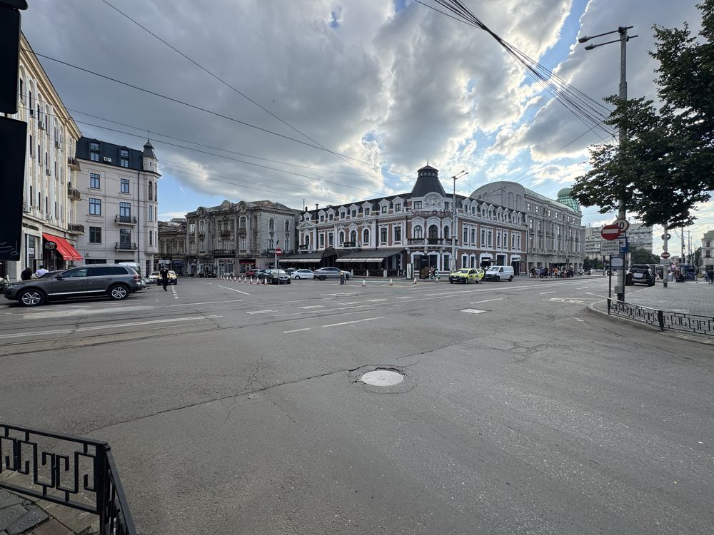 Spațiu 76 mp ultracentral – amenajat, vitrină mare, chirie ok