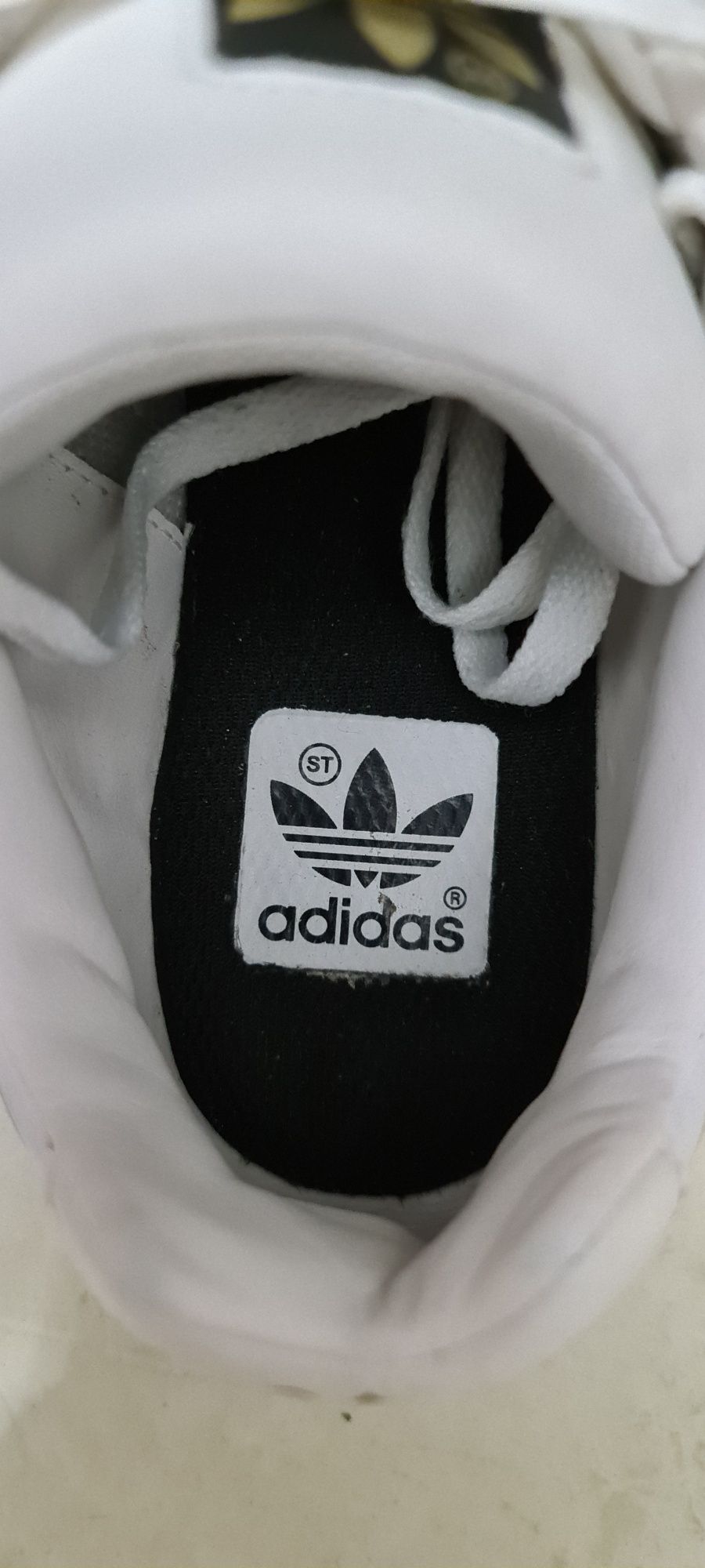 Adidasi Marca Adidas ST