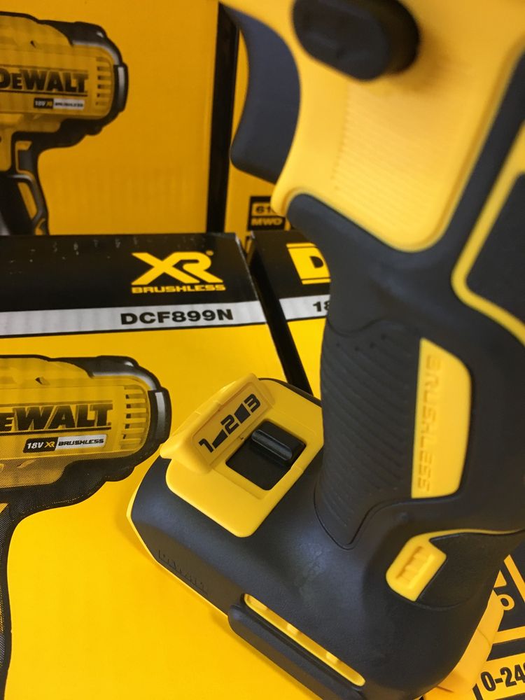 Гайковерт DeWALT DCF899N 18V XR Brushless / Безчетков 950Nm/610W