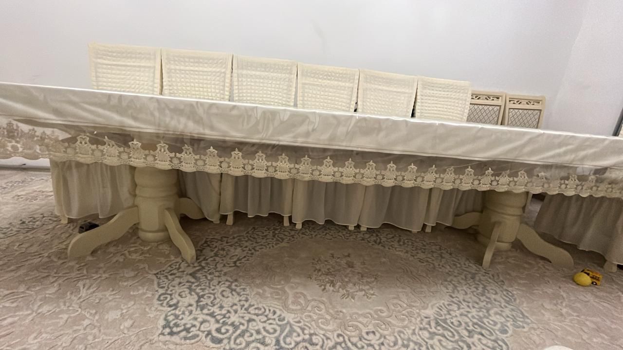 Стол и стулья 14 штук