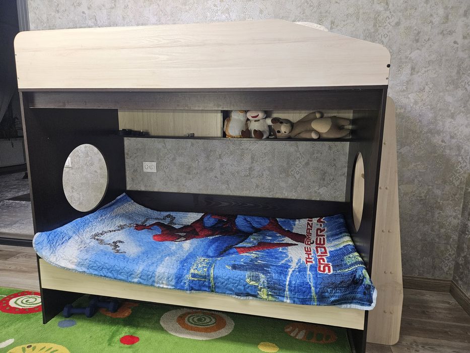 Dvuhyarusnaya krovat