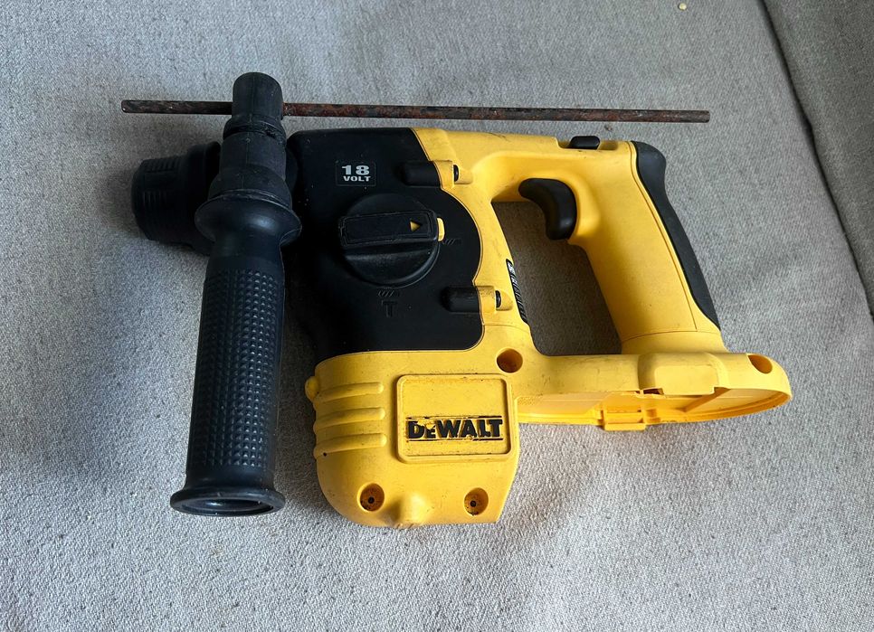 Ciocan rotopercutor DeWalt DC212 18V Germania doar corp functional