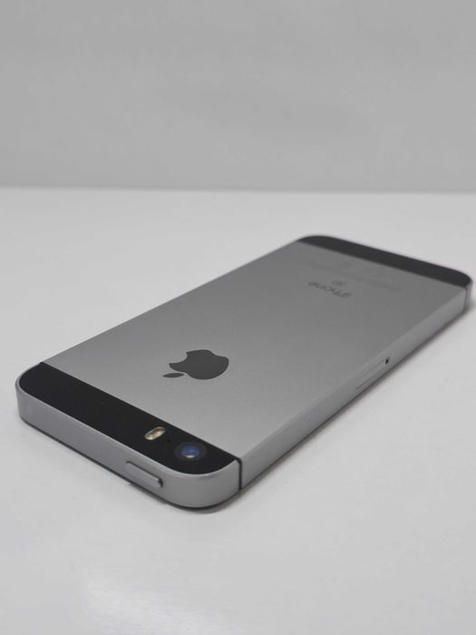 iPhone SE 16GB Перфектен