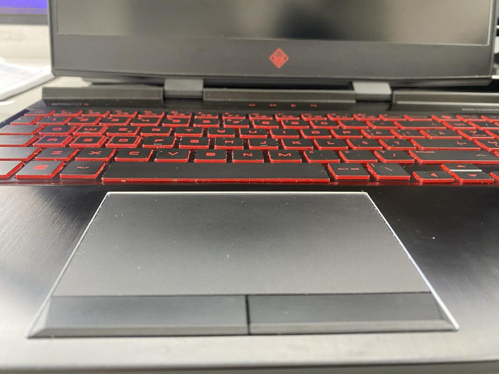 Laptop hp , putin utilizat fara probleme , e perfect pentru gaming