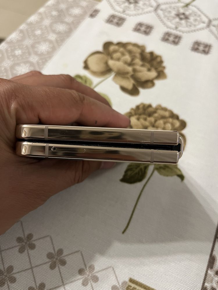 Samusung galaxy z flip 4