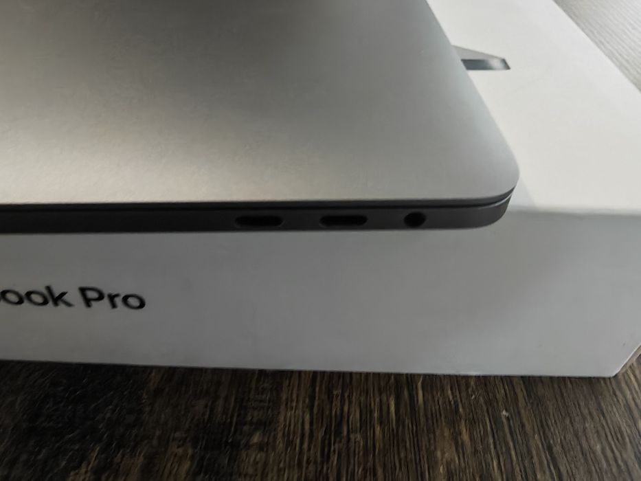 Macbook Pro 2017-13.3" Touchbar 16 GB RAM 512 GB
