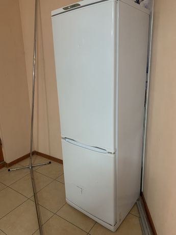 Холодильник сатамын буу можно на запчасто рабочий трлько морозильник