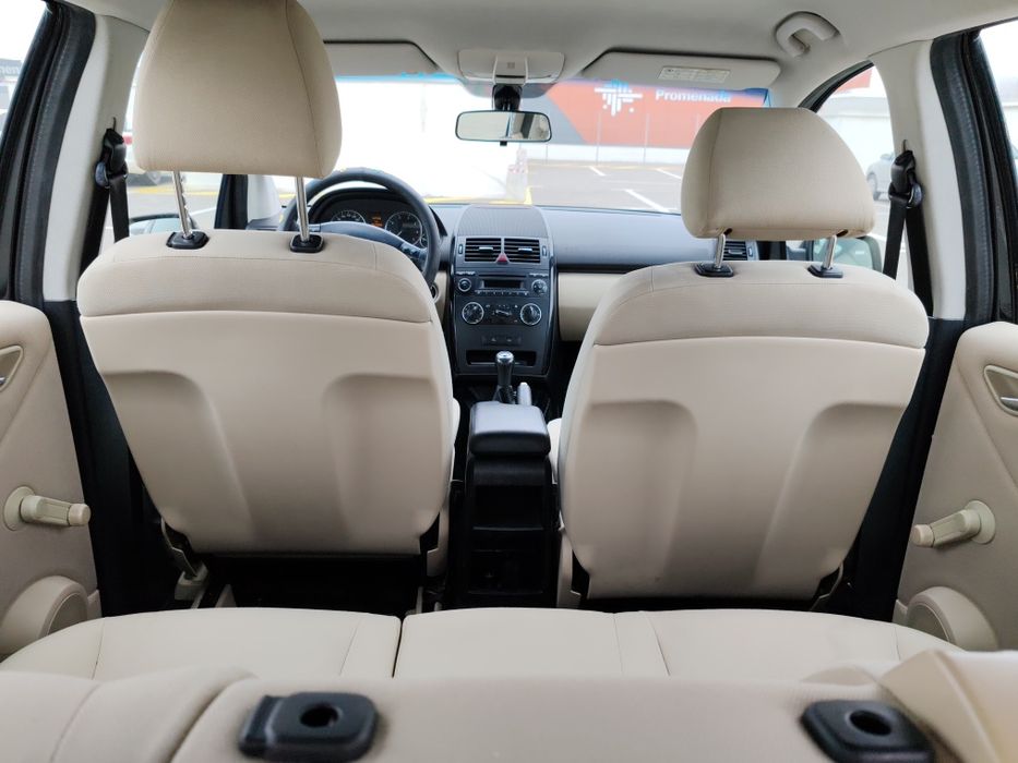 Vând Mercedes-Benz A160 2010