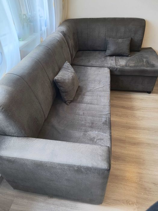 Продавам кухненски диван в отлично състояние.Разтяга се.