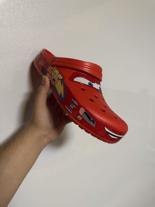 Vand Crocs Mcqueen