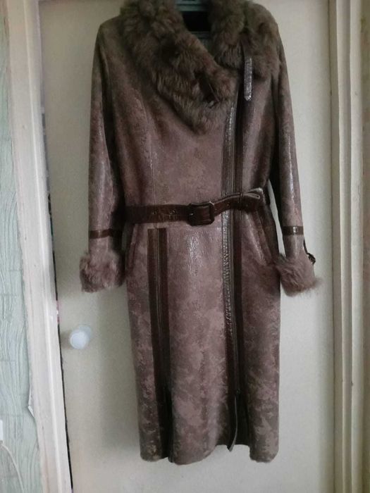Красивая . дубленка новая и  курточка
