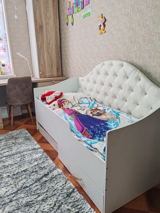 Продаётся детский кровать с матрасами. 2 кровать