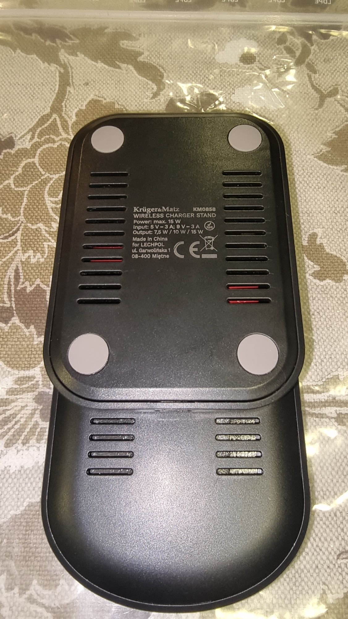 Бързо безжично зарядно и сгъваема стойка 15W.