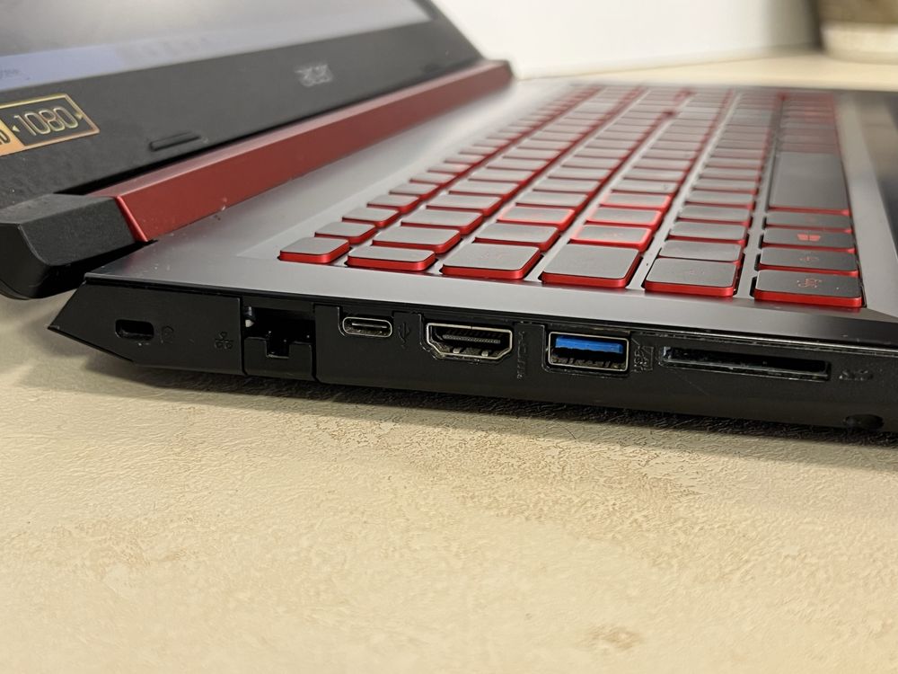 Геймърски Лаптоп Acer nitro 5 17" Core i5 8gb 512ssd GTX