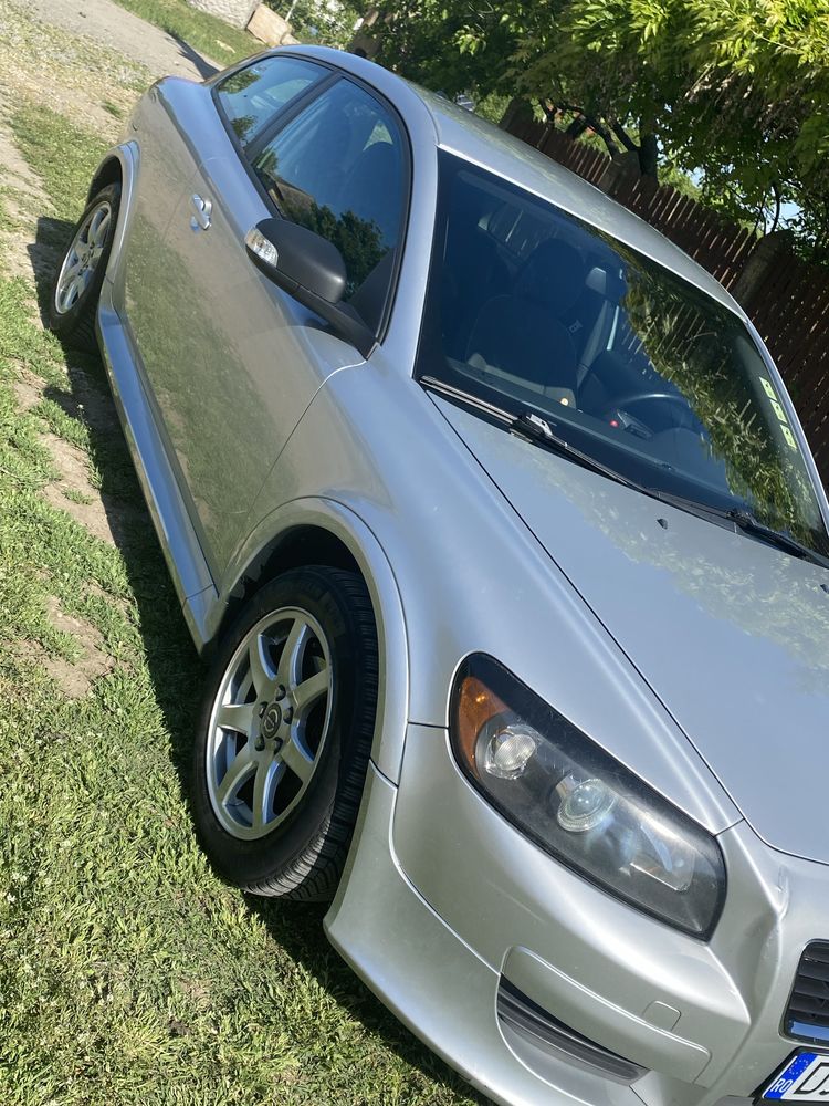 Volvo C30.