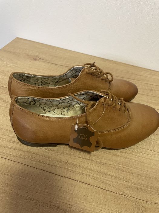 Pantofi cu siret