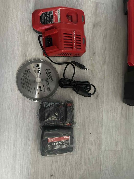 Акумулаторен ръчен циркуляр за метал Milwaukee M18FMCS-502X