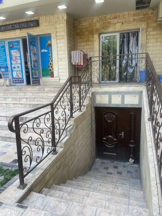 Сдаётся в аренду 70 кв.м цокольный этаж