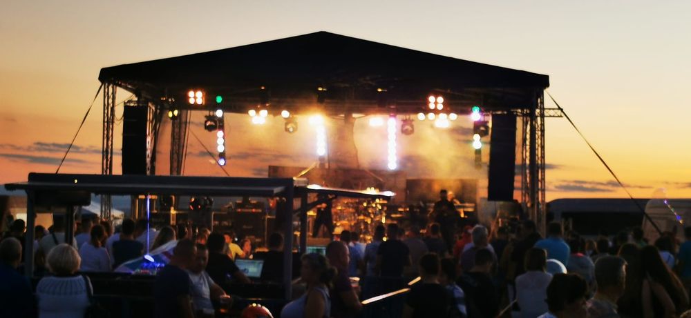 PRETURI MICI. Scena evenimente de inchiriat