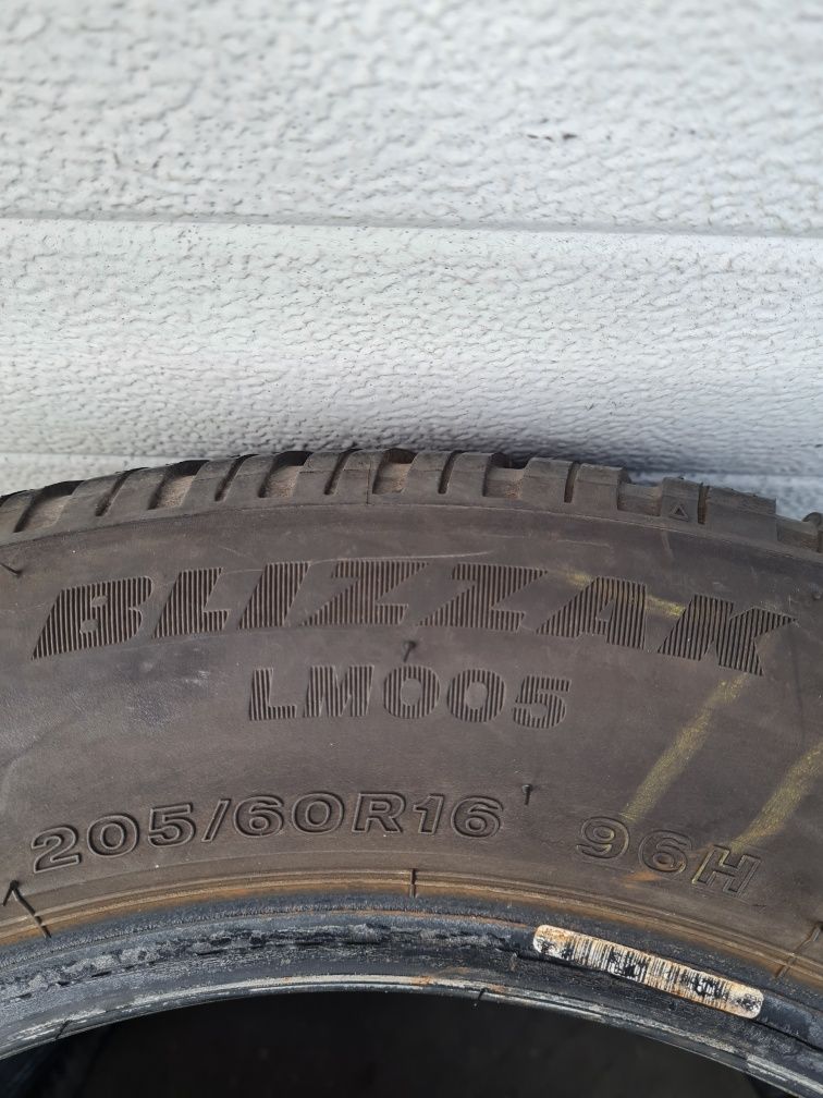 Зимни гуми 2 броя BRIDGESTONE Blizzak LM005 205 60 R16 дот 4320