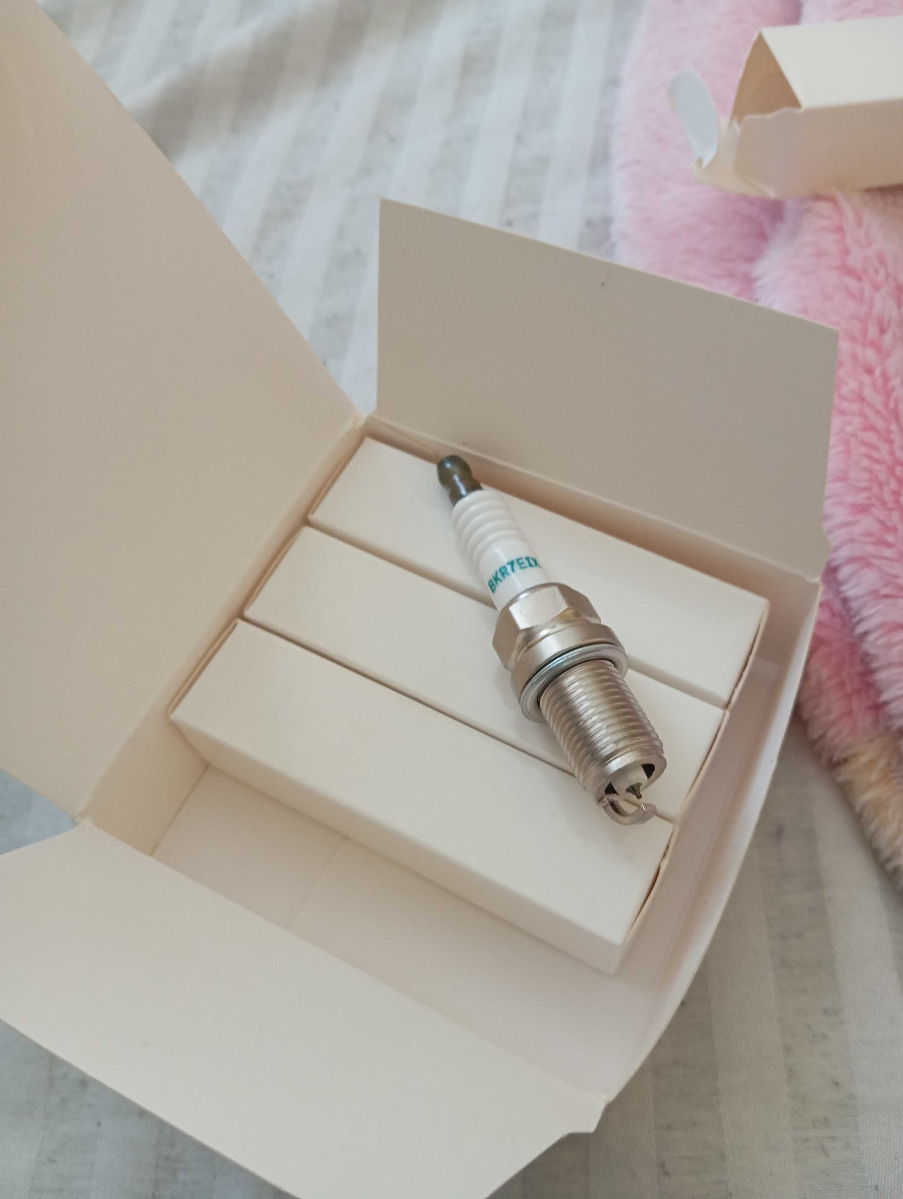 Продавам комплект 4 свещи bkr7eix-11