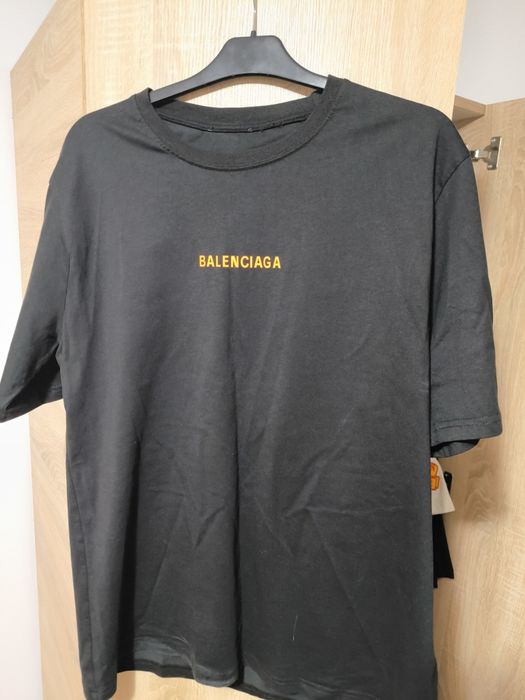Vând tricou Balenciaga