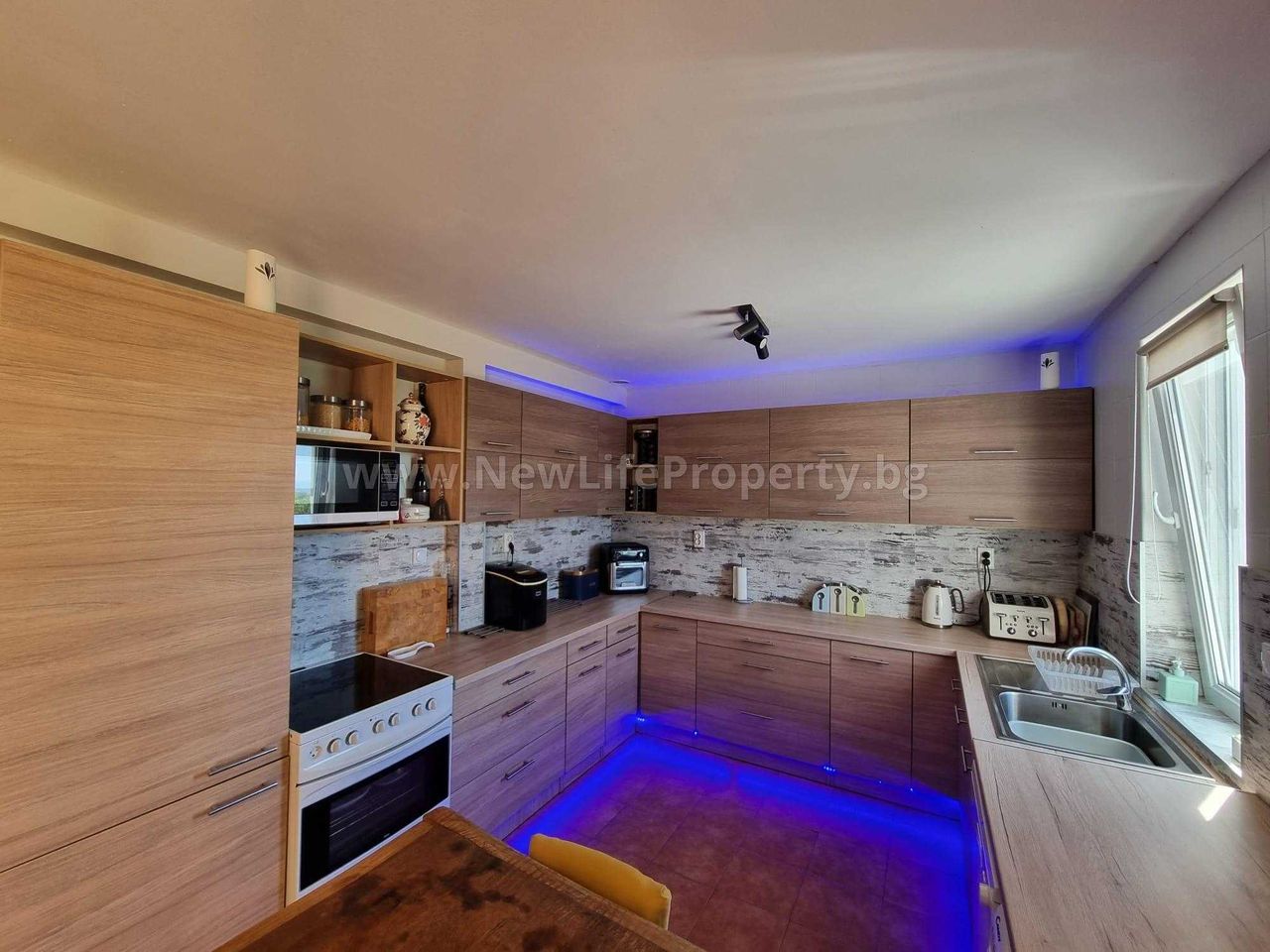 Продава се Къща в Каблешково - 130 кв.м за 1500 €/кв.м - Снимка #7