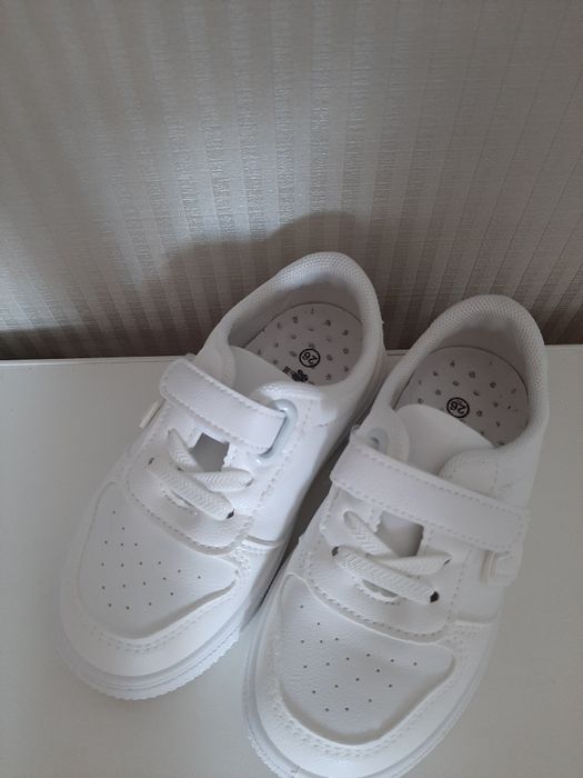 Кроссовки новые 26 р.