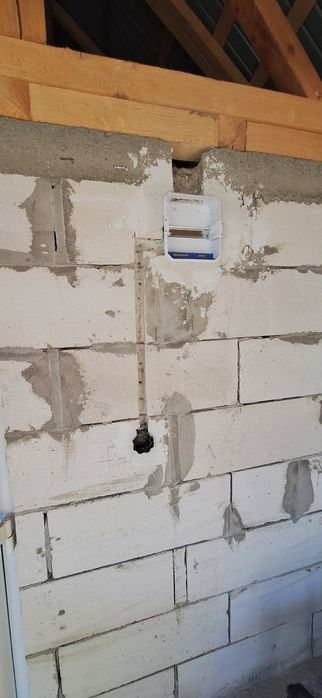 *Electrician  Calificat * .La domiciliu  clientului !