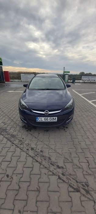 Vând Opel Astra J