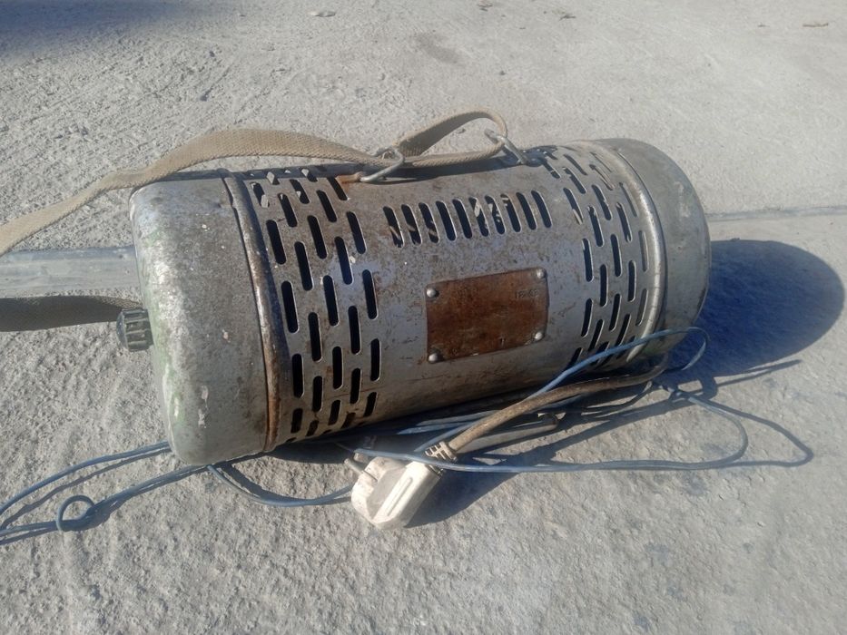 Зарядка для автомобильного аккумулятора 220 в на 12 в  в рабочем состо