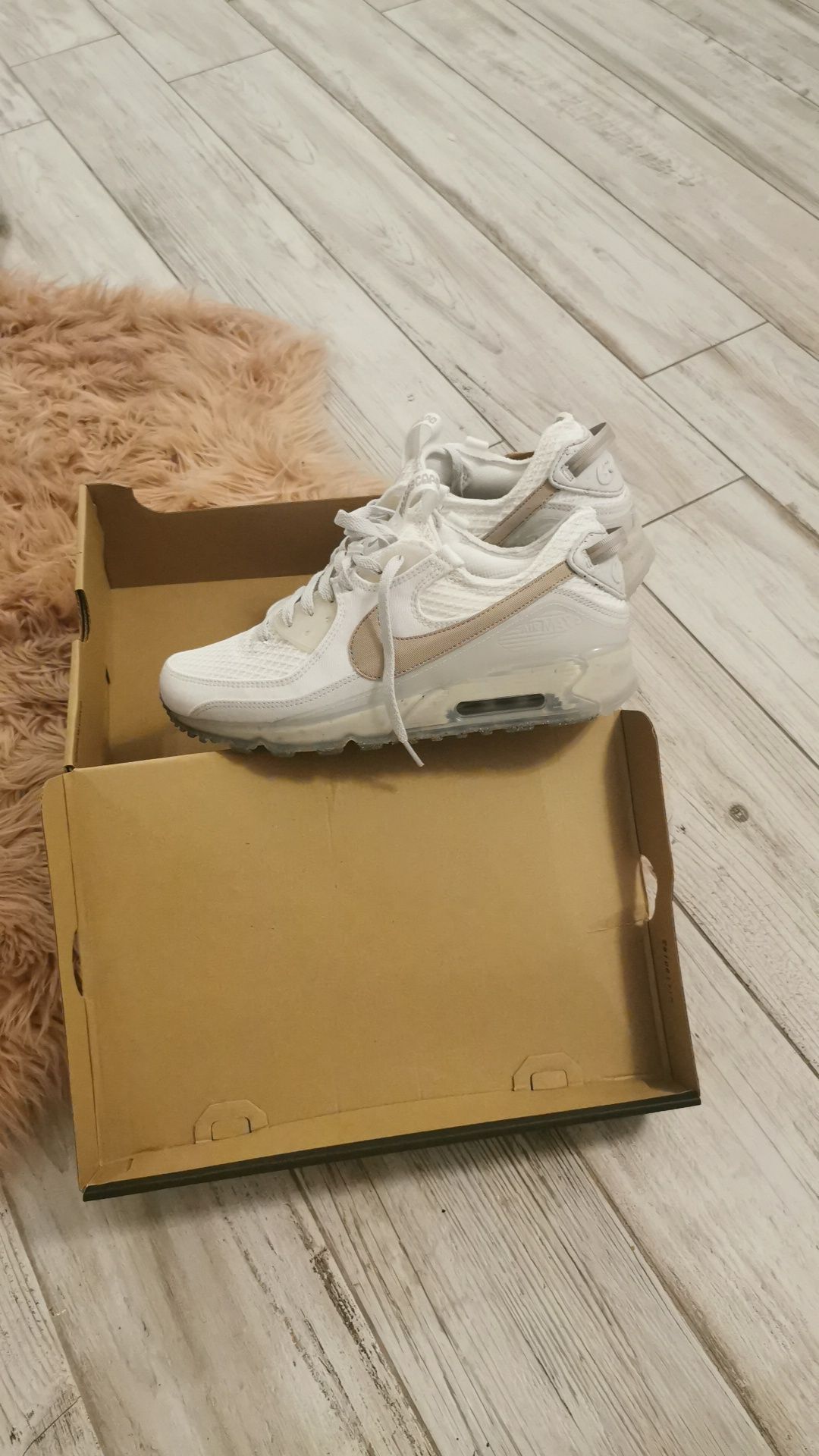 Vând Nike Airmax mărime 43 noi