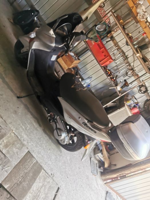 De vanzare scuter suzuki
