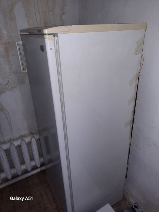 Продам холодилник на запчасти