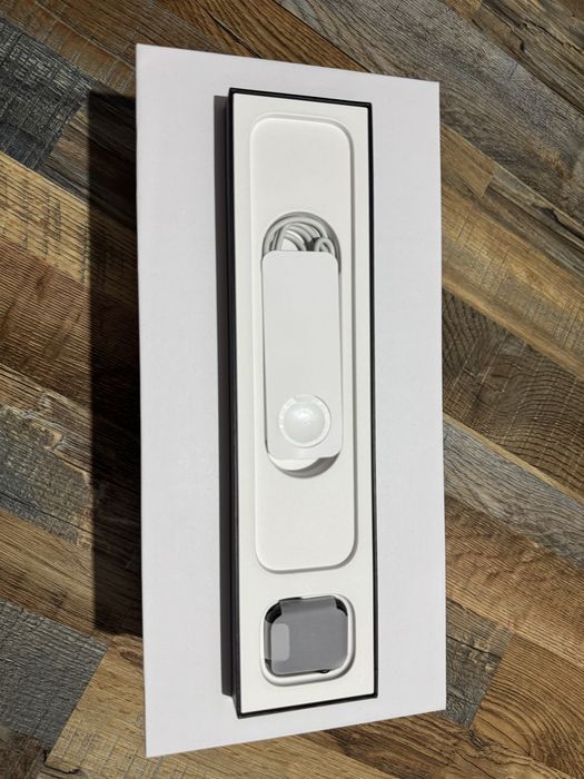Apple Watch SE Nike (1st Gen) – 40mm GPS + подарък 7 кайшки
