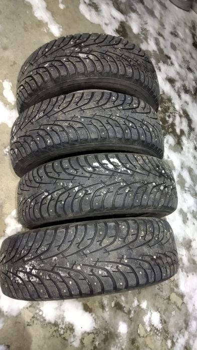 Продам шины Maxxis