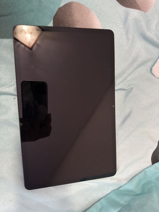Продавам перфектно запазен Таблет като нов Honor Pad X9 с клавиатура
