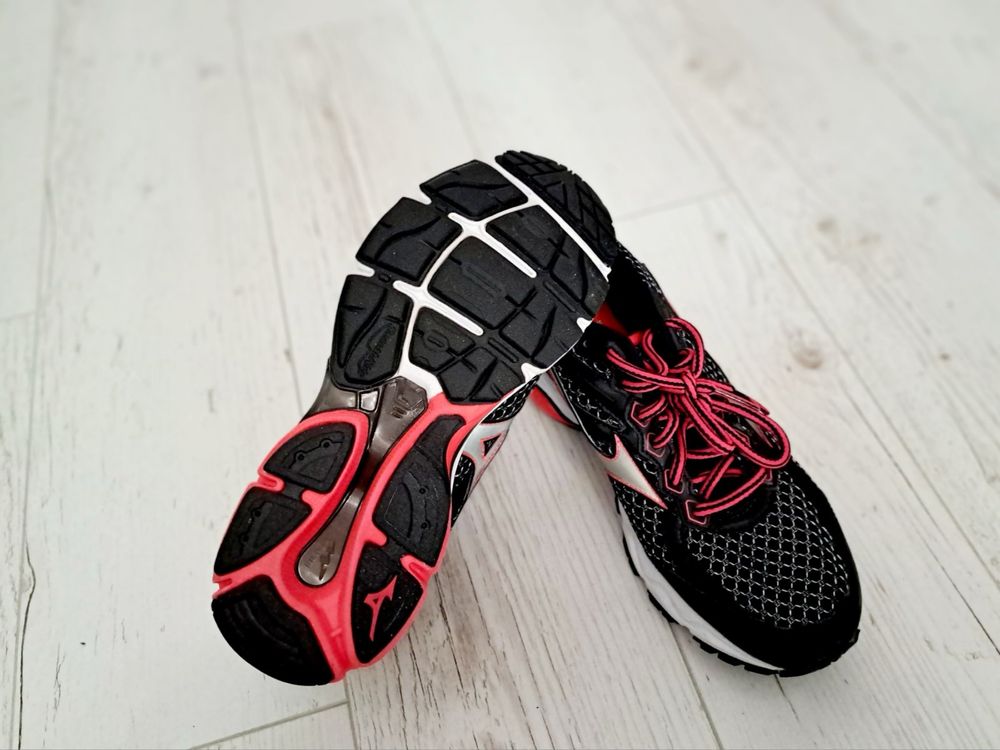 Mizuno Wave ultima 7 ориг.маратонки НОВИ!!!