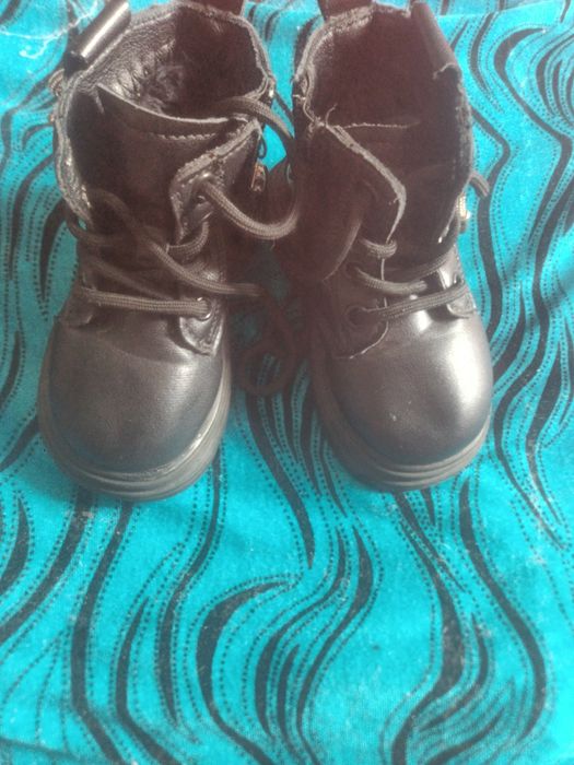 Отдам бесплатно ботинки