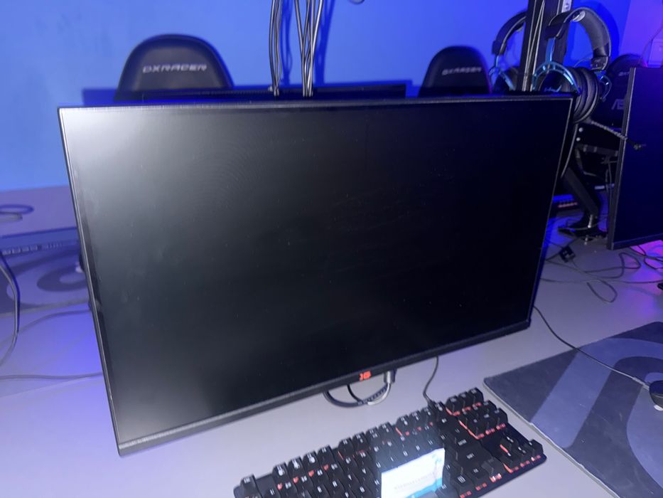 Продам мониторы XG 240гц, AOC 144гц без кранштейна, с ножками