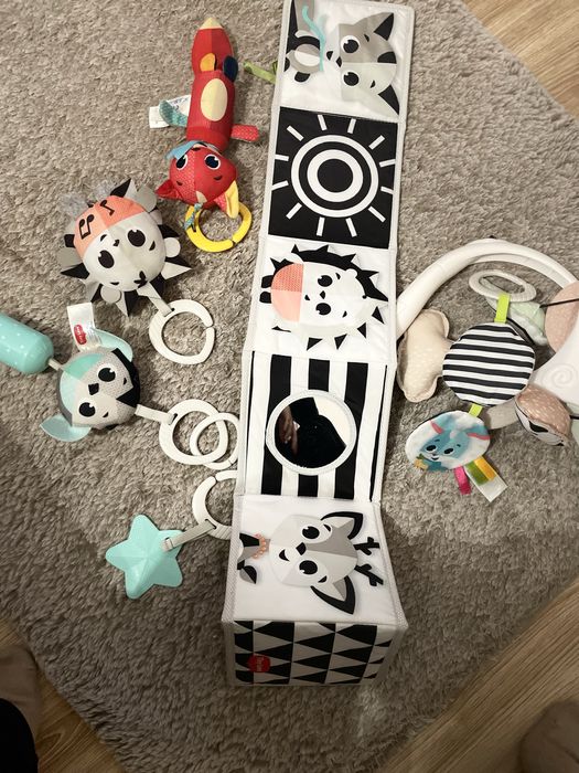 Музикална въртележка 3 в 1 Tiny Love и сет с играчки на Tiny Love