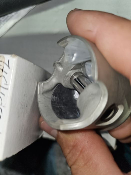 Jucarii husqvarna 362,365,371,372 piston originala