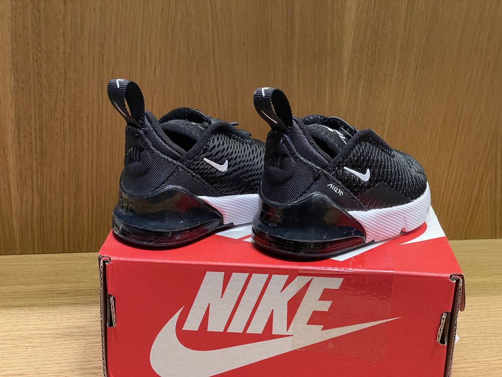 Бебешки маратонки Nike Air Max 270
