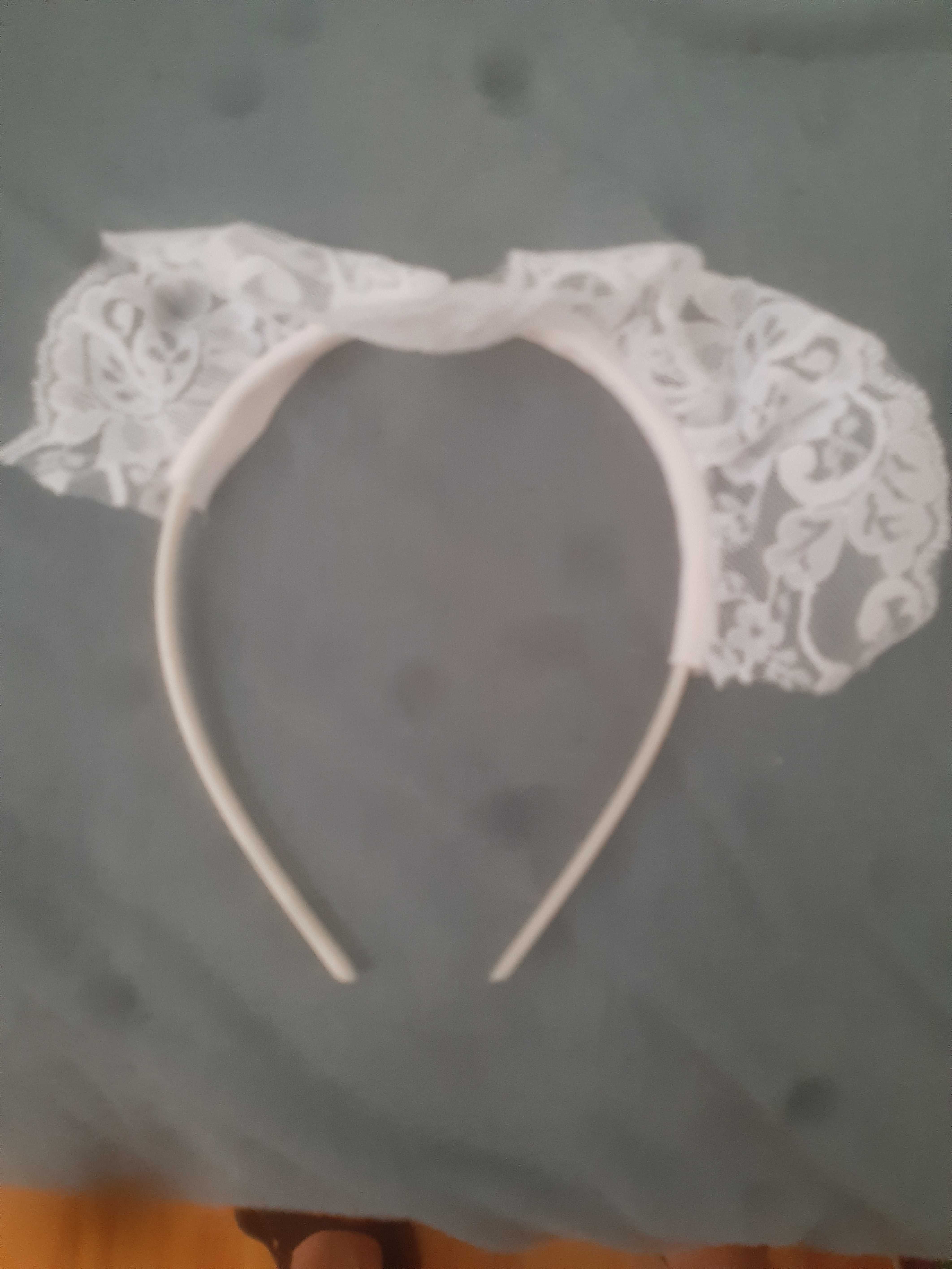 Costum menajera nou