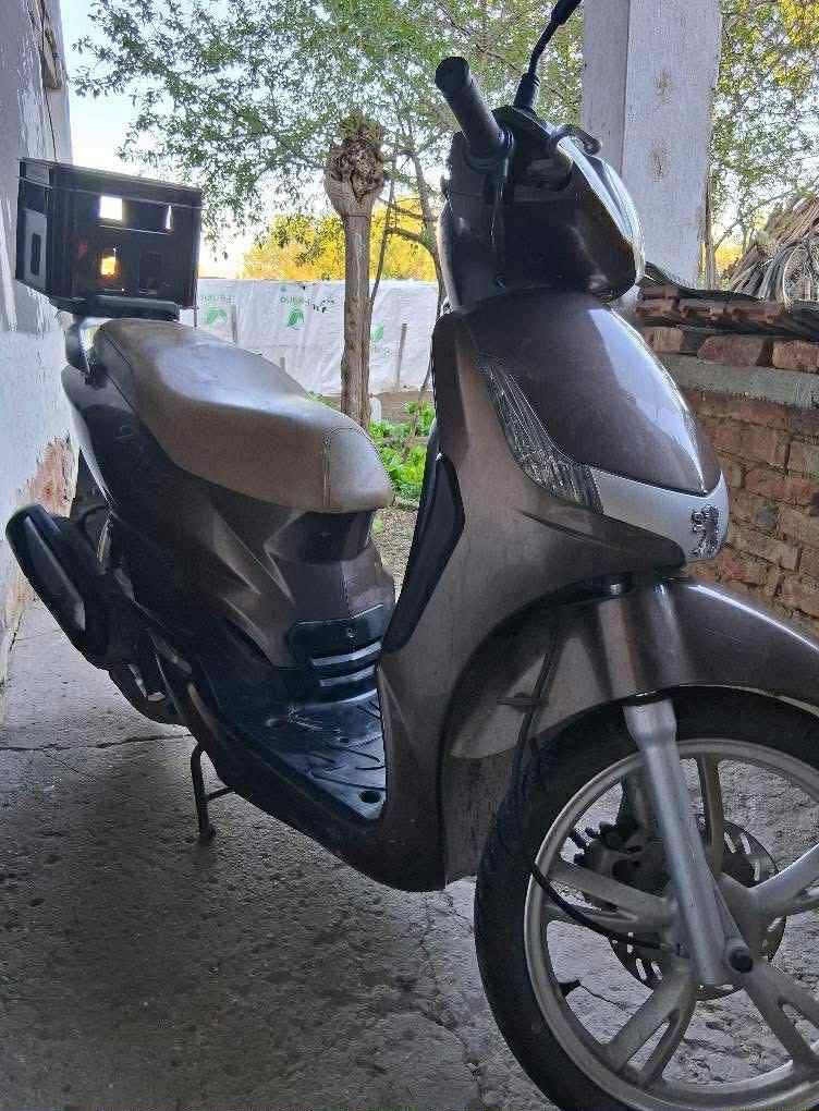 Продавам Пежо тлет 150и