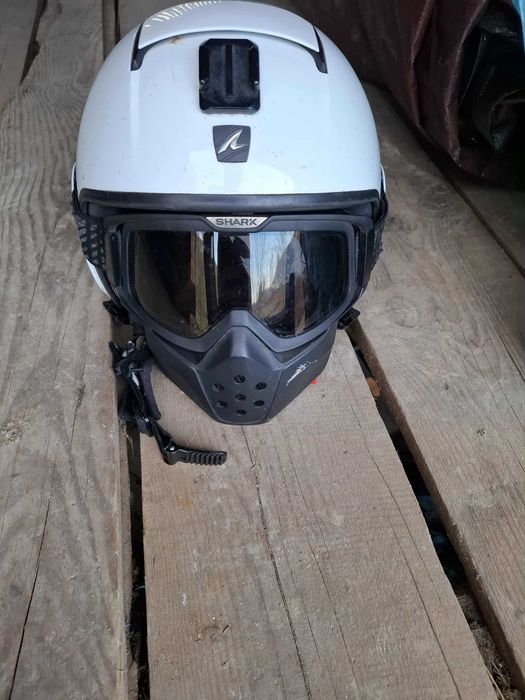 Vand casca si geaca pentru motor in stare foarte buna