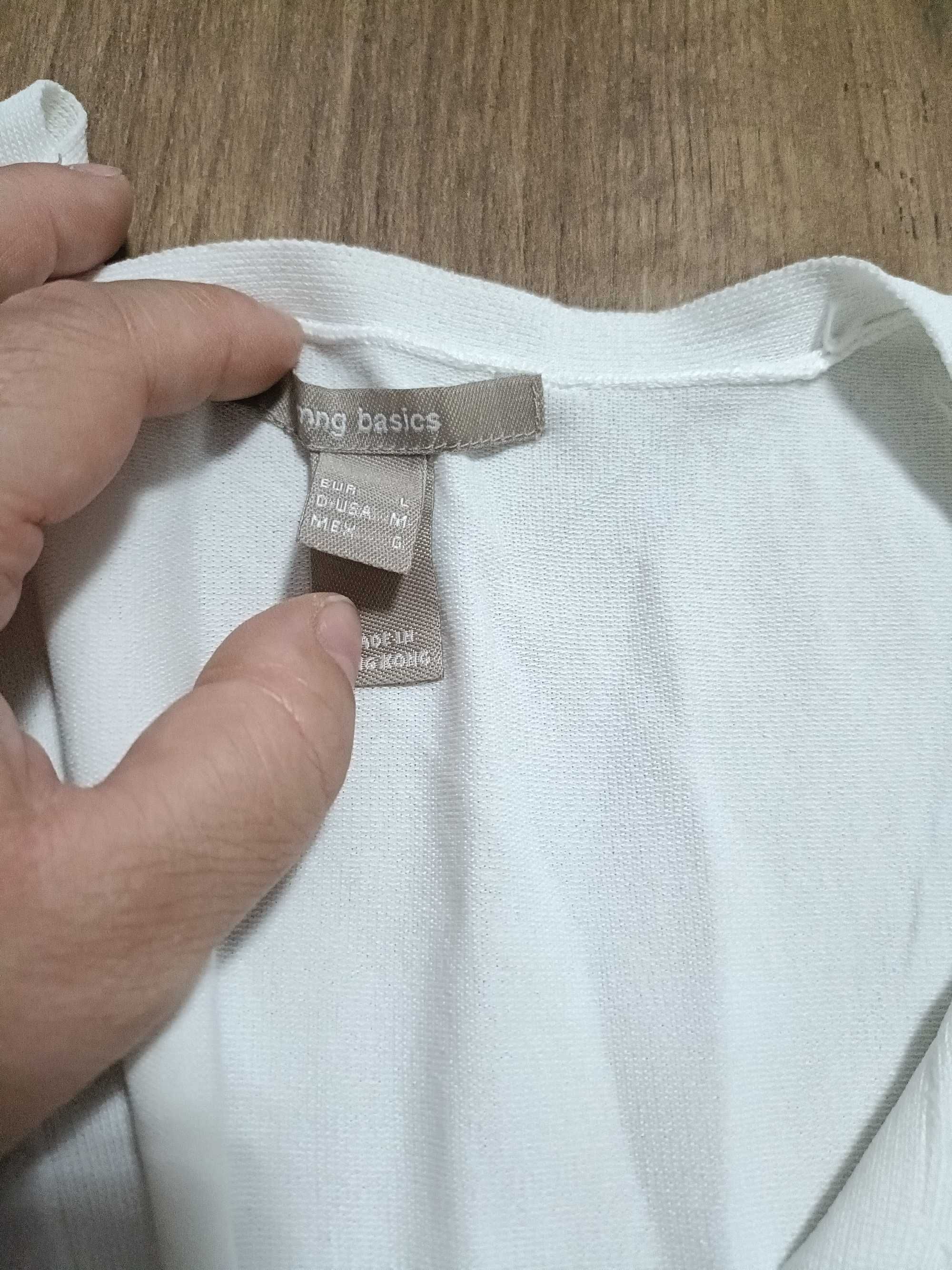 Vând bluza subțire, cu nasturi