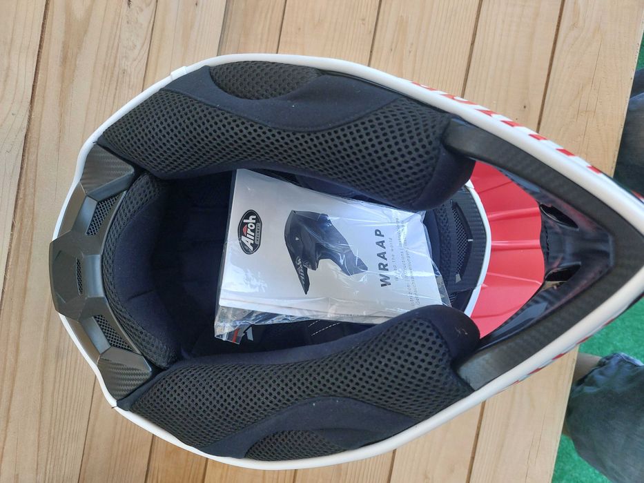 BLACK FRIDAY месец - НОВА каска Airoh - XXL